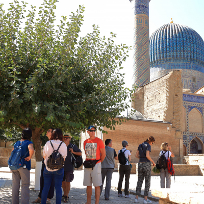 Embarquez pour une visite de quête de Samarkand et découvrez la ville dans un format de jeu amusant.