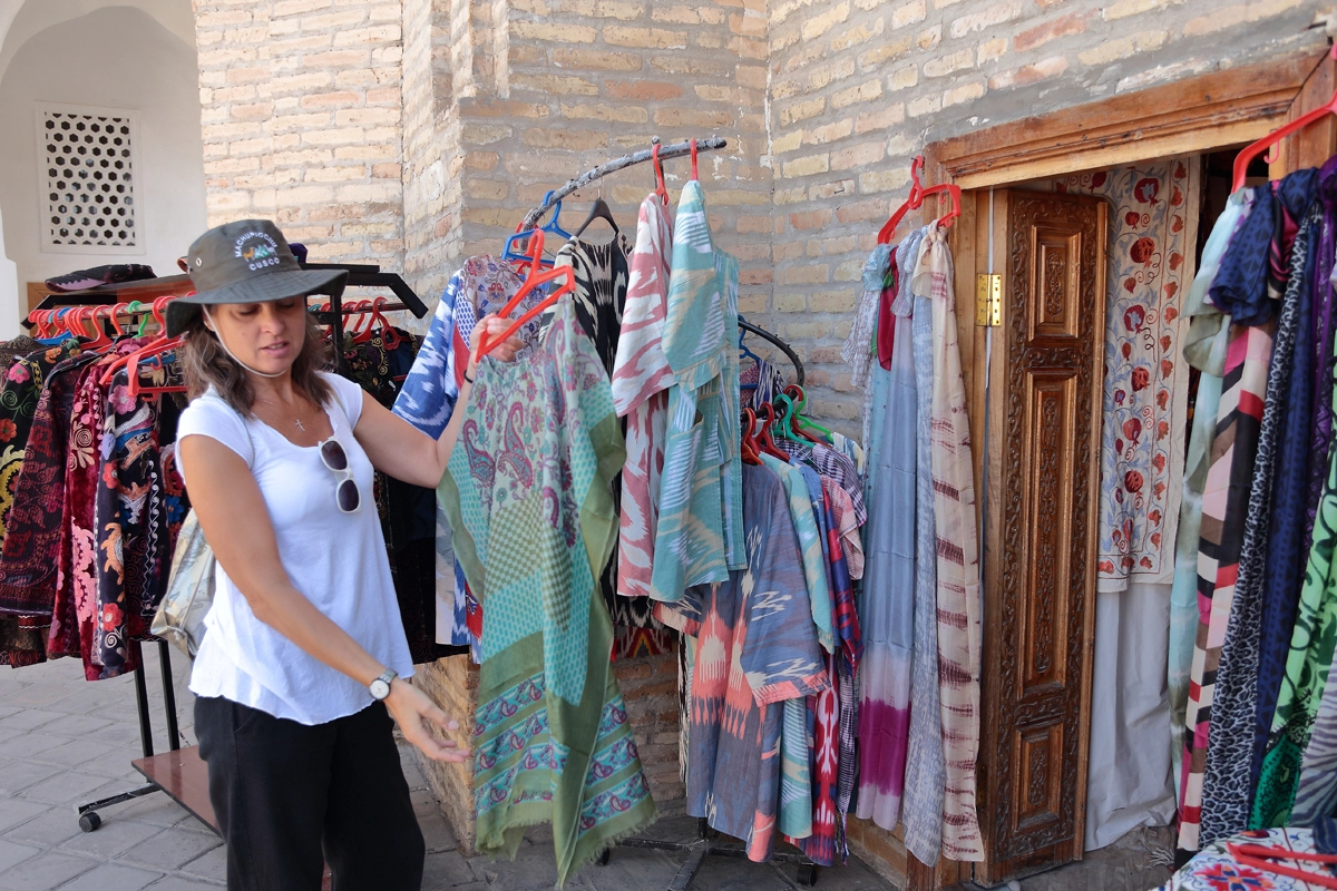 Tourists exploring Hast-Imam Square in Tashkent during a guided city tour